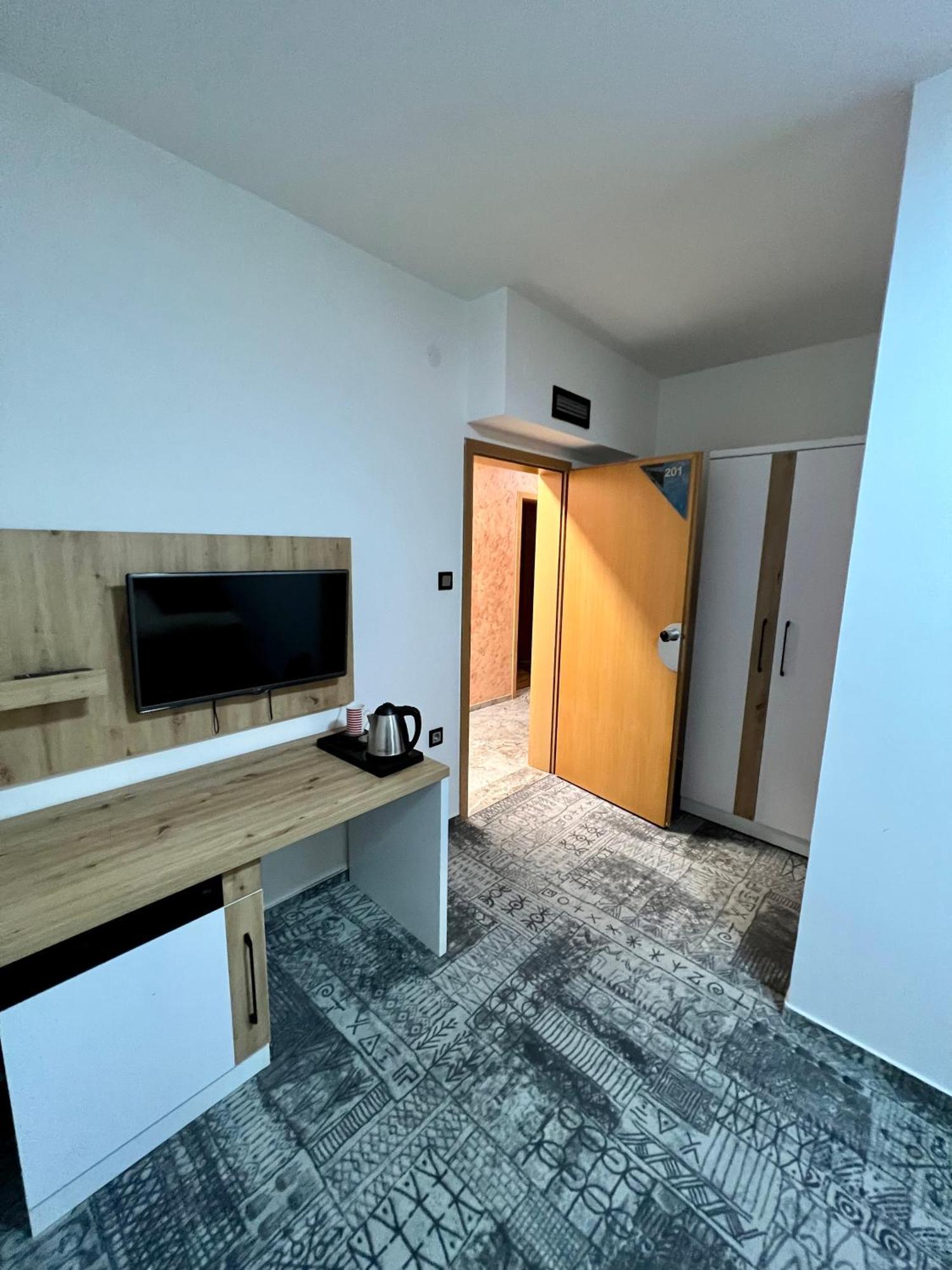 Hotel Brkic Sarajevo Airport - Free Parking Екстер'єр фото
