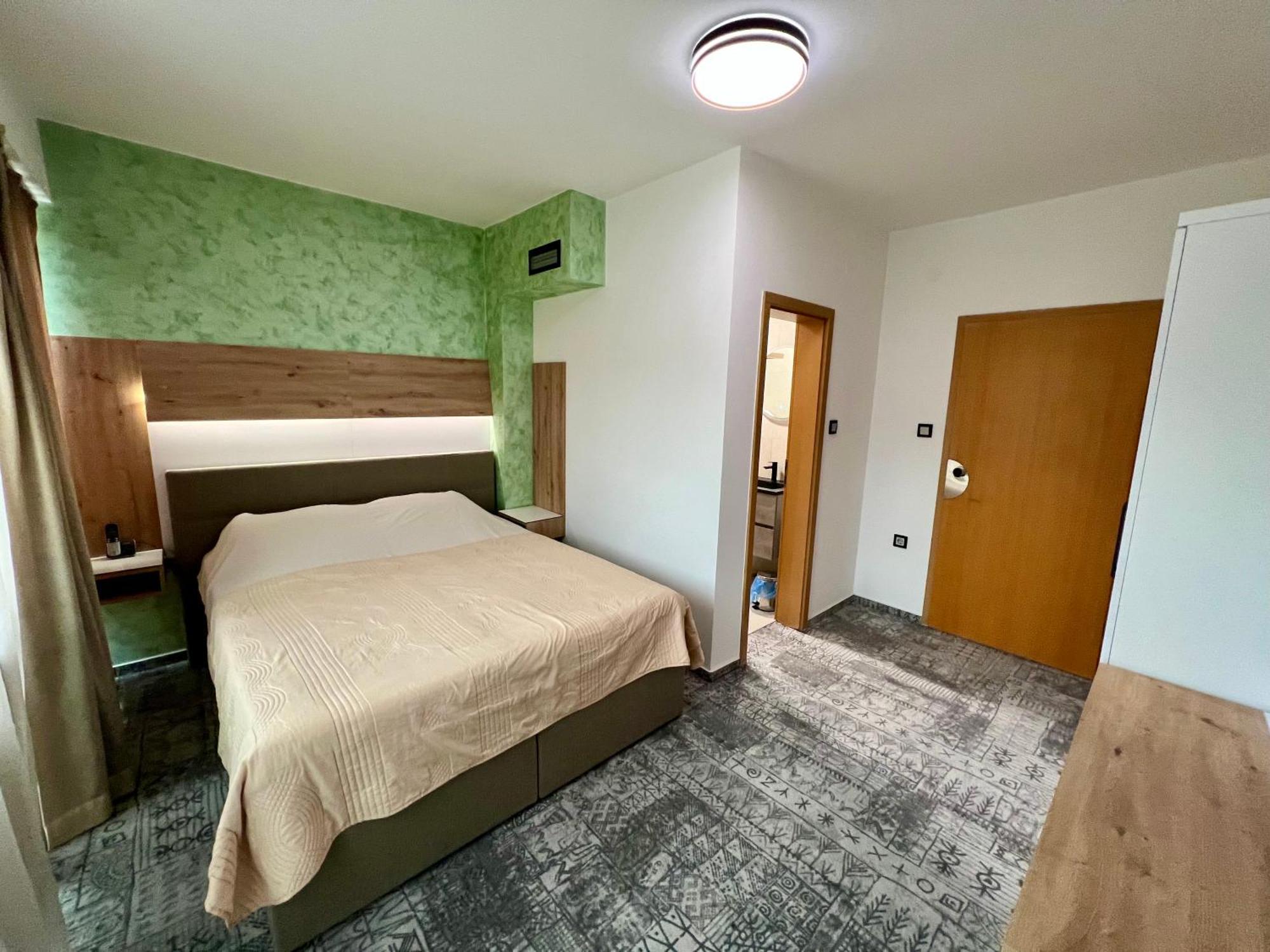 Hotel Brkic Sarajevo Airport - Free Parking Екстер'єр фото