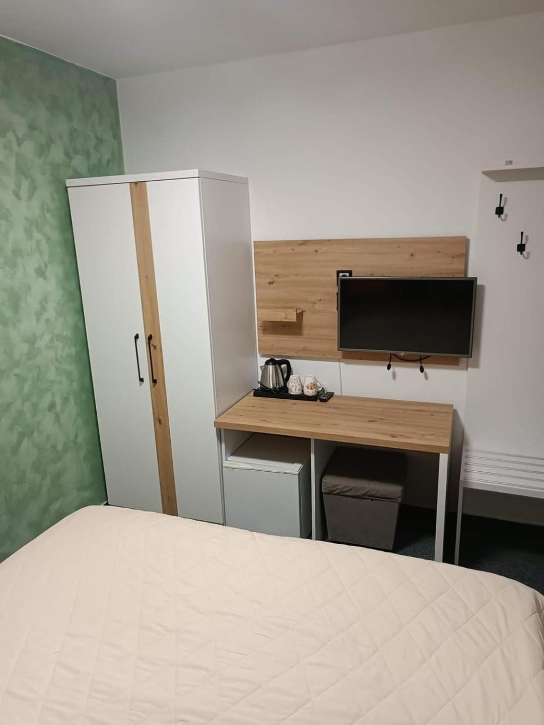 Hotel Brkic Sarajevo Airport - Free Parking Екстер'єр фото